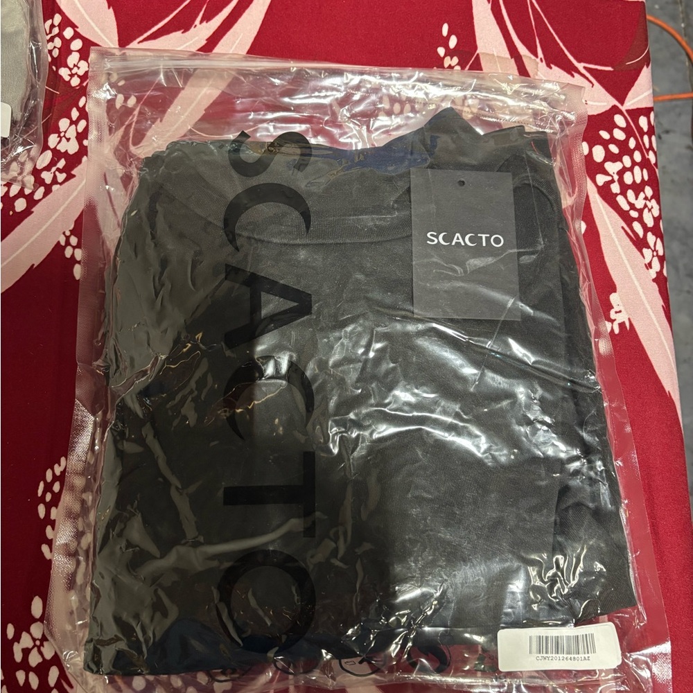 Scacto Black sweatshirt